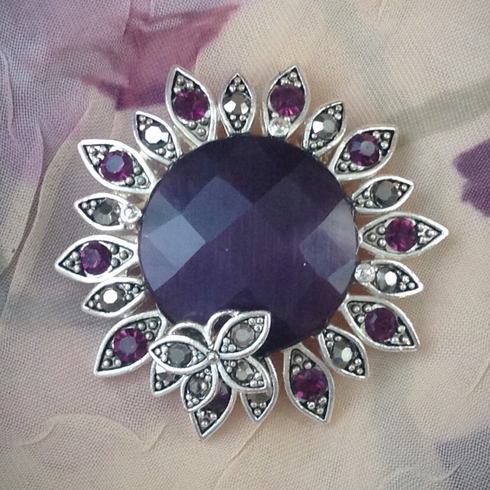🦋 Vintage Monet Rhinestone Butterfly Brooch